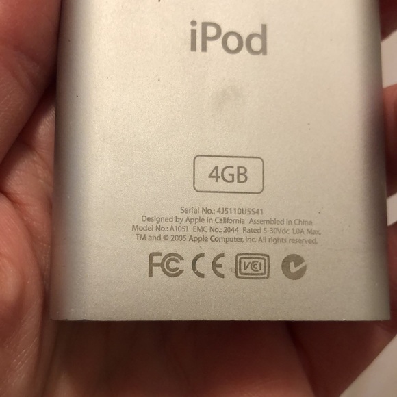 iPod 4GB model # A1051 from 2005 - Picture 4 of 6